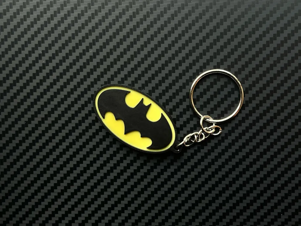 Batman Logo Keychain – Superhero Emblem Key Ring
